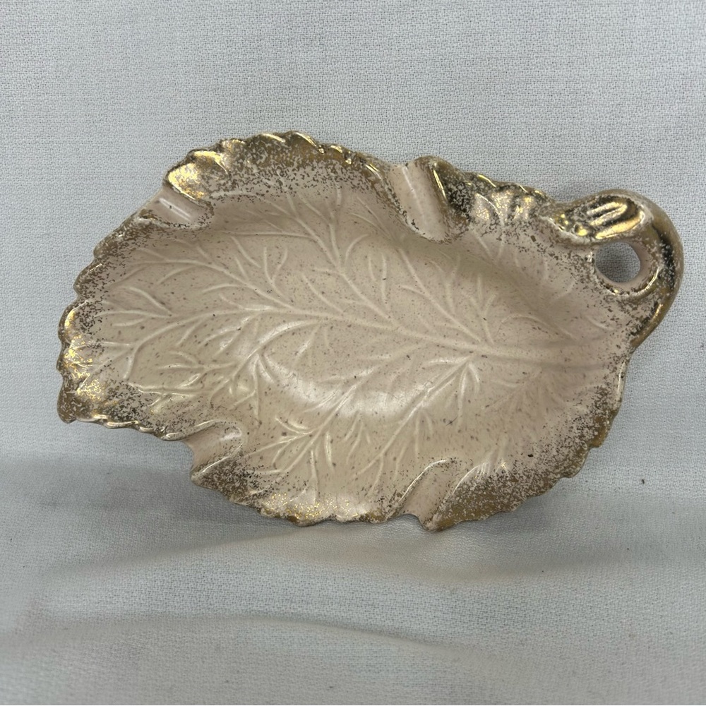 Vtg California USA Original 738 Cream w/Gold Leaf-Shaped Ashtray 8”x5.75” Retro